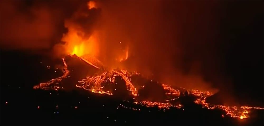 Etna vulkanı yenidən püskürdü - VİDEO