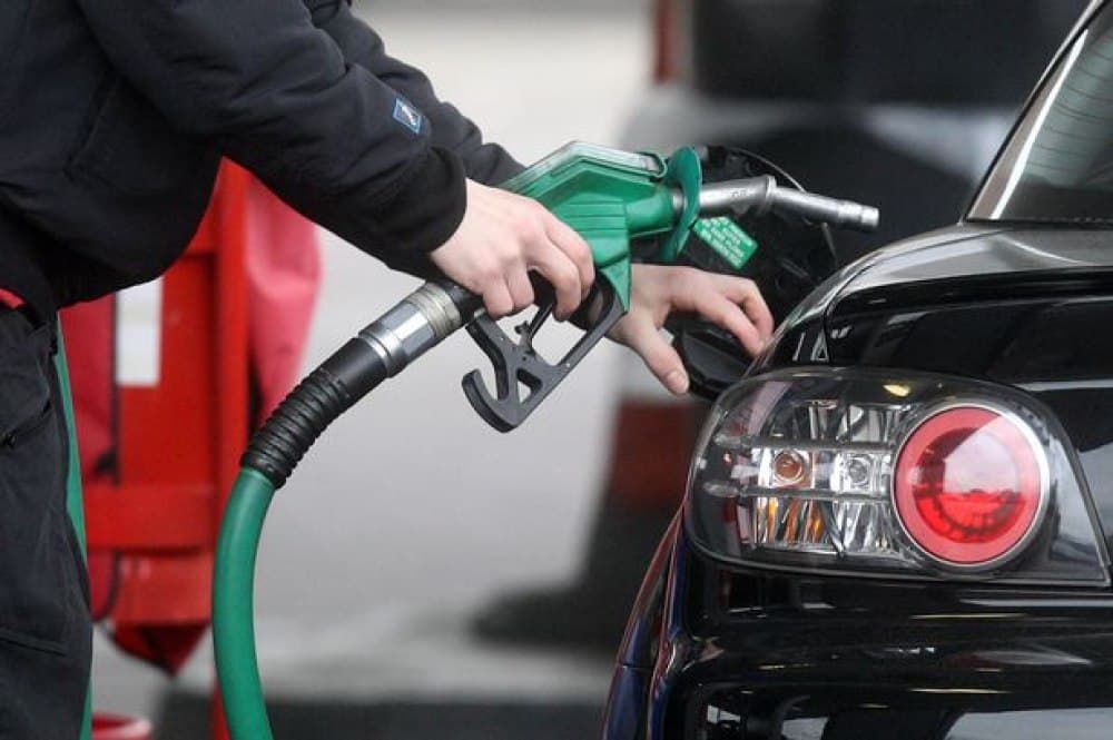 Böyük Britaniya benzin defisiti riski ilə üzləşdi