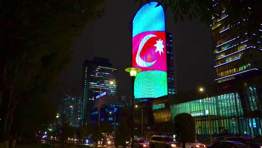 Qazaxıstan paytaxtında Azərbaycan bayrağı dalğalandırıldı - VİDEO 
