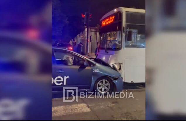 Avtobusla minik avtomobili toqquşdu - VİDEO