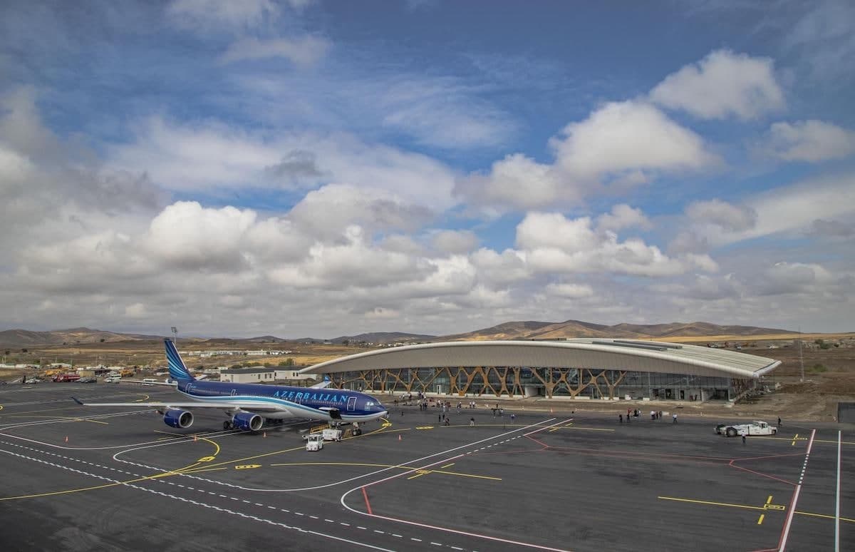 Füzuli aeroportuna xaricdən ilk rəsmi reys gerçəkləşdi – VİDEO