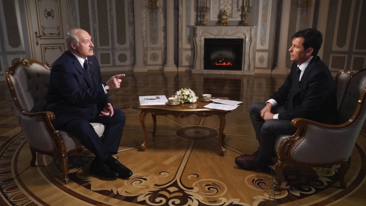 Lukaşenkonun CNN-ə müsahibəsi zamanı kuryoz hadisə yaşandı – VİDEO