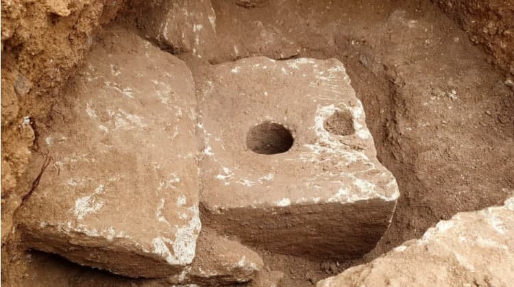 İsraildə arxeoloqlar təxminən üç min illik tualet tapdılar