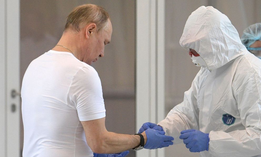 Putin koronavirusa yoluxub? – Davamlı öskürür və...