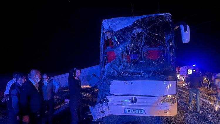 Şagirdləri daşıyan 2 avtobus qəza etdi, 44 yaralı var - VİDEO