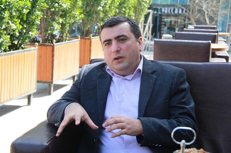 Tanınmış jurnalist Elnur Əşrəfoğlu vəfat etdi