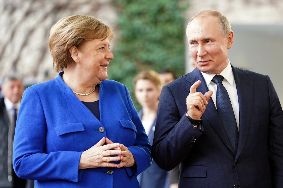 Merkel Putinlə bağlı yeni sirri açdı