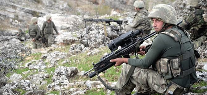 Türkiyə komandosu daha 2 kürd terrorçunu məhv etdi - FOTO