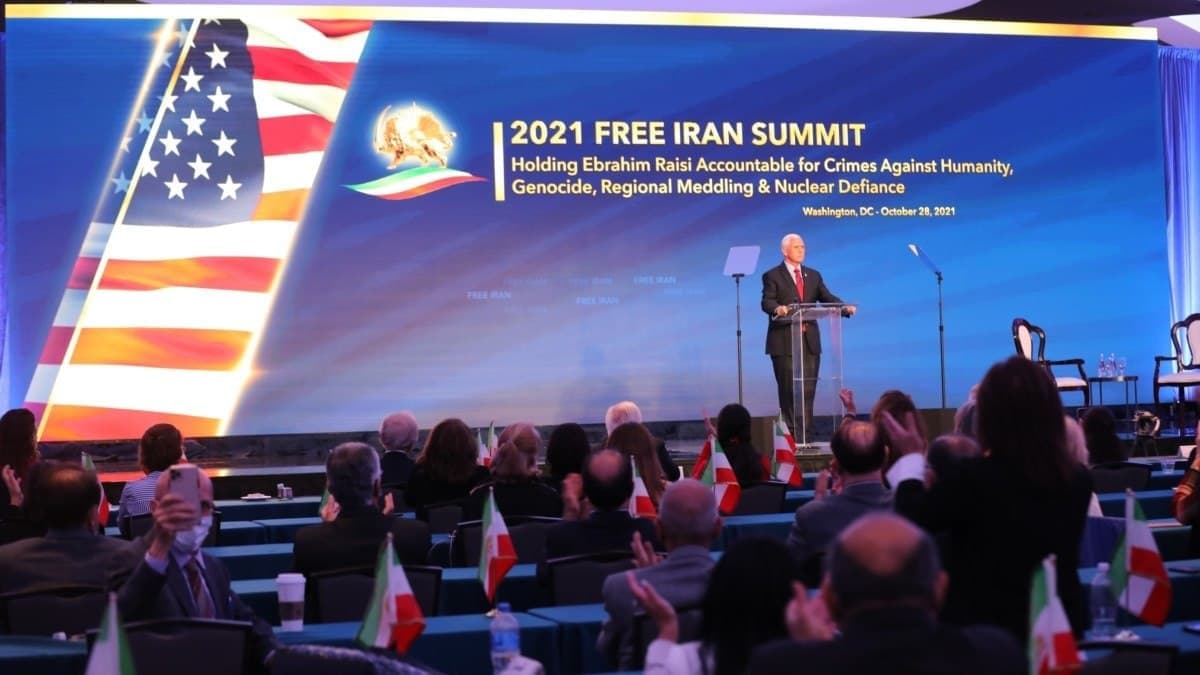 Mayk Pens İran prezidentini soyqırımı törətməkdə günahlandırdı - DETALLAR