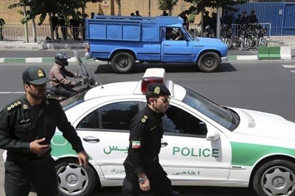 İran polisi günahsız qadını güllələdi - FOTO