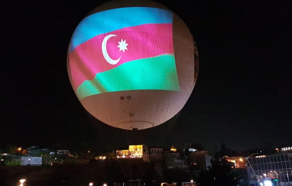 Tbilisi səması Azərbaycan bayrağına büründü - FOTO