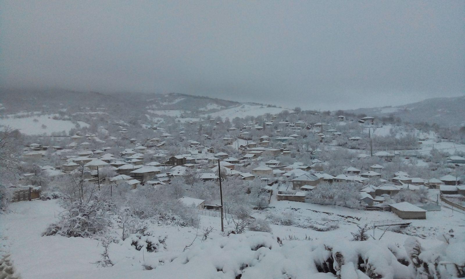 Qubaya qış gəldi – Bir çox kəndlərə qar yağdı - FOTO Qubaya qış gəldi – Bir çox kəndlərə qar yağdı - FOTO