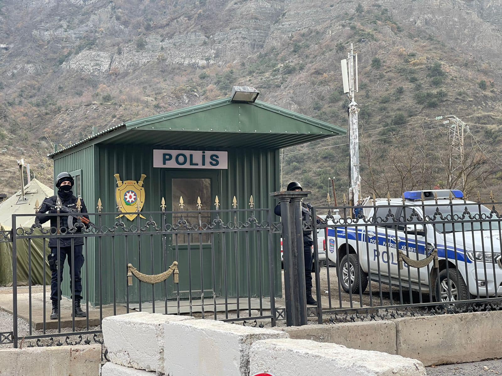 Azərbaycanın Gorus-Qafan yolundakı polis postundan FOTOLAR yayıldı