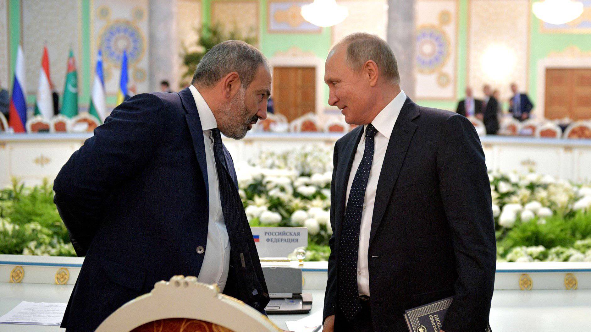 Rus ekspert: “Ermənistanın başı əzilən kimi, Paşinyan Putinə yalvarmağa başlayır” - VİDEO