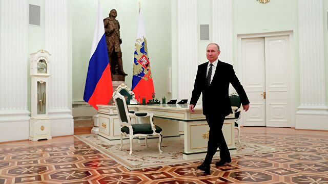 Putinin masasının üzərində gizli düymə var - Jurnalistlər sirri açıqladı - VİDEO