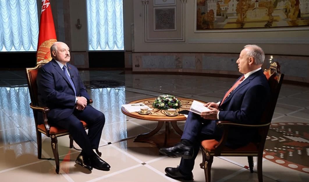 Lukaşenko: “Putin və Navalnı danışıqlar masasına əyləşən kimi mən...” – VİDEO