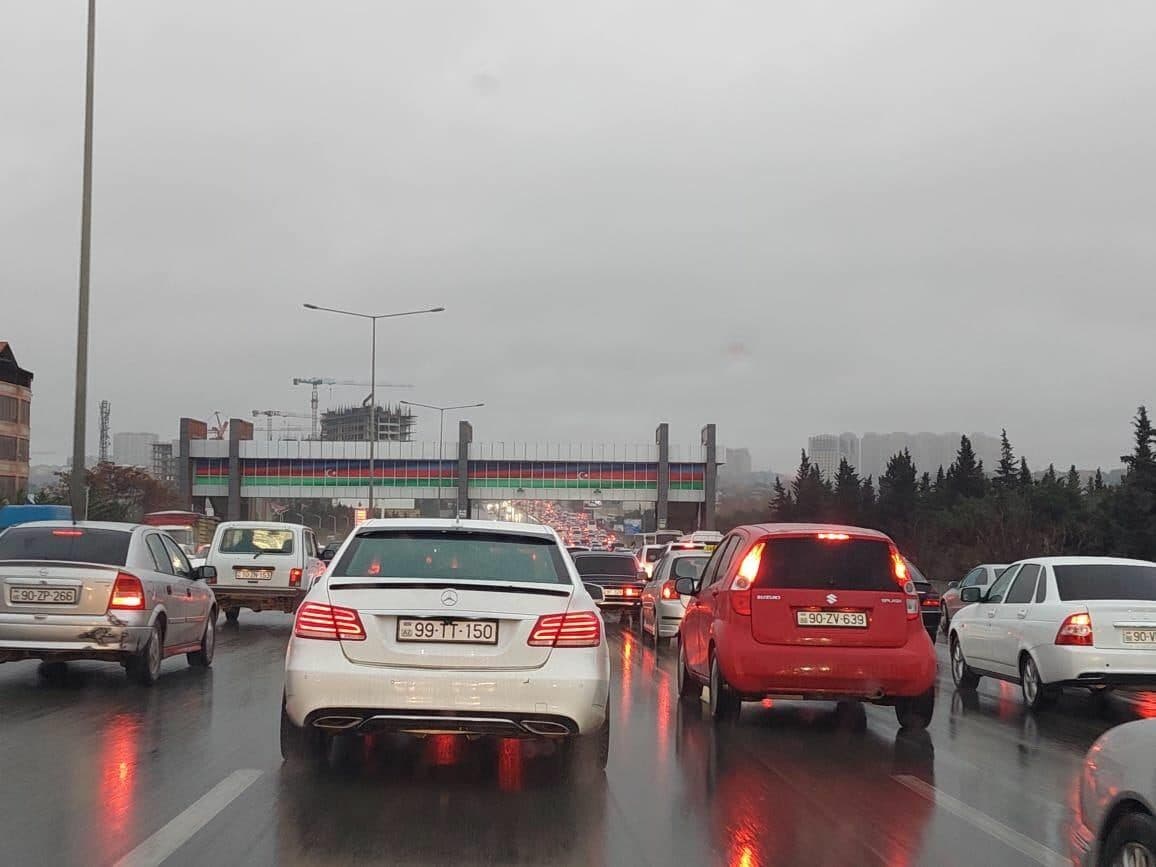 Bakı-Sumqayıt yolunda tıxac yarandı - FOTO