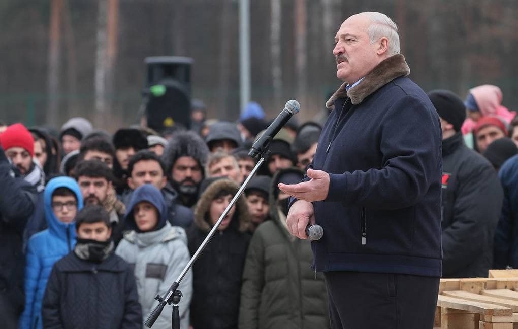 Lukaşenko qaçqınlara görə Polşa prezidentinə müraciət etdi - VİDEO