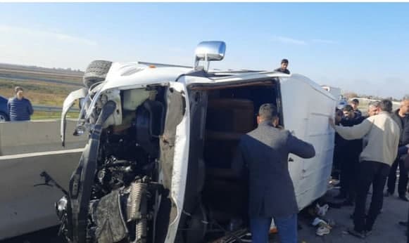 Kürdəmirdə mikroavtobus aşdı – 6 yaralı var - FOTO