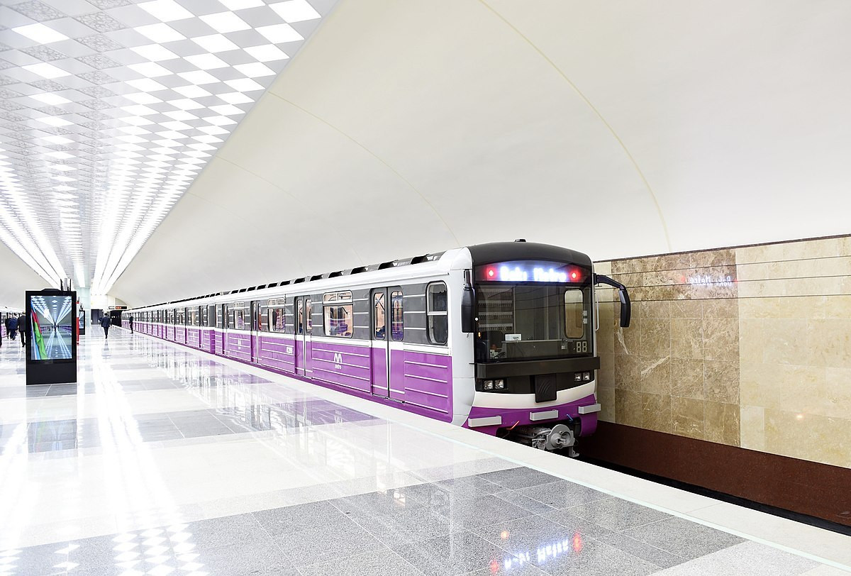 Metroda qatarlar gecikdi, sərnişin sıxlığı yarandı - SƏBƏB