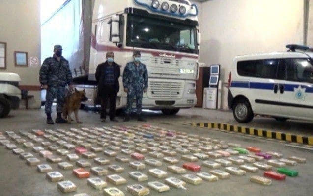 Azərbaycan polisi İrandan gətirilən 137 kiloqram heroini ələ keçirdi