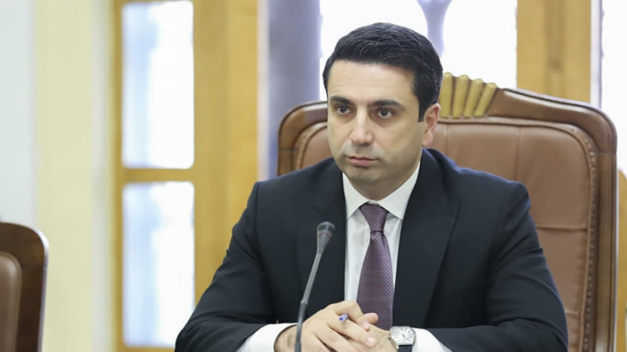 Ermənistan parlamentinin spikeri: “Əsir düşən erməni əsgərləri fərari və qorxaqdır” – VİDEO