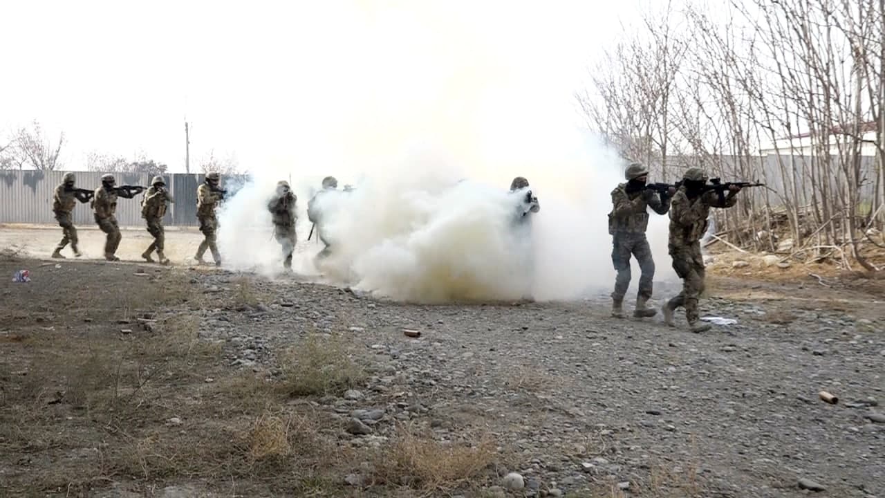 Xüsusi təyinatlılarımız terrorçuların gizləndikləri yaşayış məntəqəsinə hücum etdilər - FOTO-VİDEO