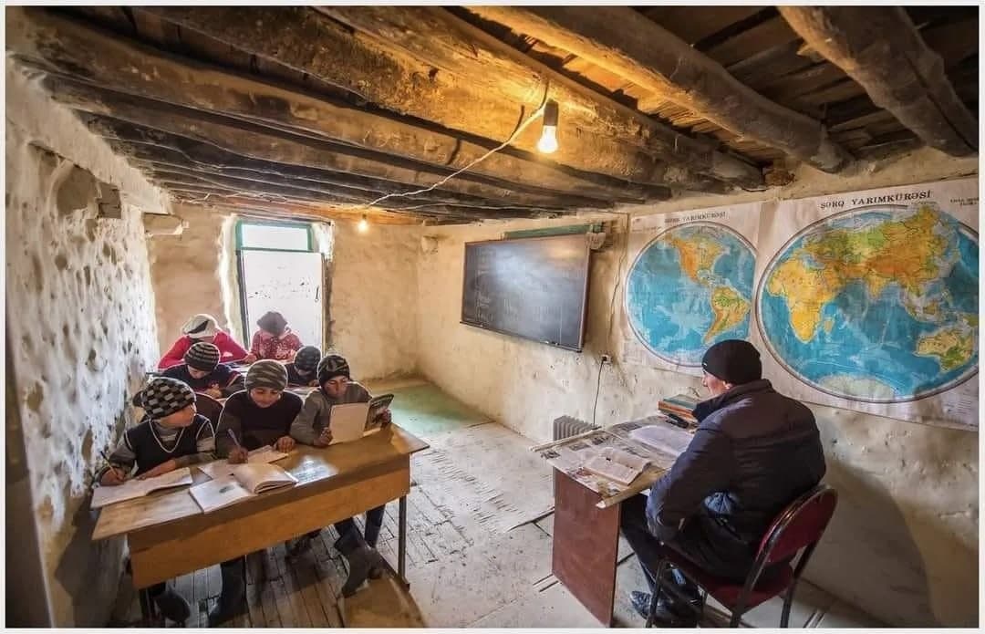 Uçulan məktəb fotosu ilə bağlı rəsmi AÇIQLAMA – “Qərəzli şəkildə paylaşılıb”