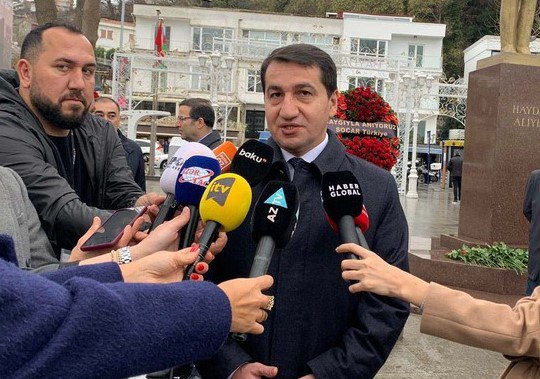 Hikmət Hacıyev: “Heydər Əliyevin qoyduğu dövlətçilik irsi bu gün uğurla davam etdirilir” Hikmət Hacıyev: “Heydər Əliyevin qoyduğu dövlətçilik irsi bu gün uğurla davam etdirilir”