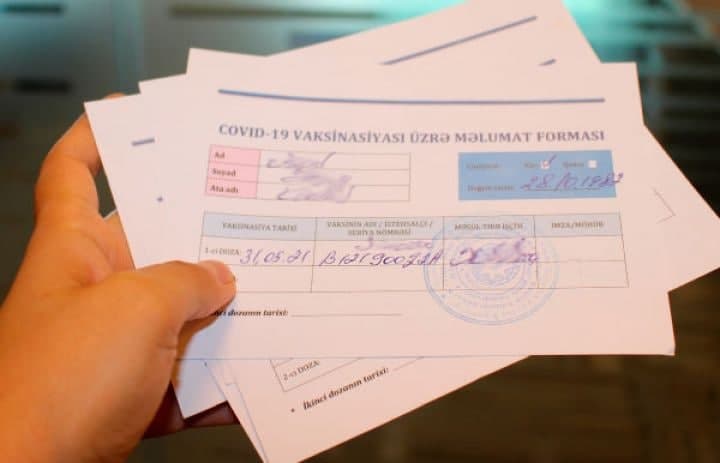 Saxta COVİD-19 pasportu satan tibb işçisi yaxalandı