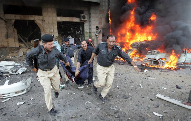 Pakistandan ACI XƏBƏR: Bankda partlayış - 16 ölü, 30 yaralı var - VİDEO