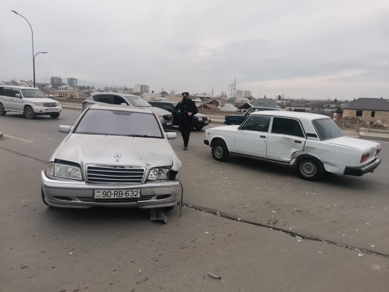 Gəncədə 2 avtomobil toqquşdu - FOTO