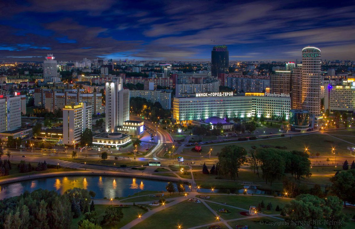 Minsk şəhərində Nizami Gəncəvinin heykəli ucaldıldı - FOTO