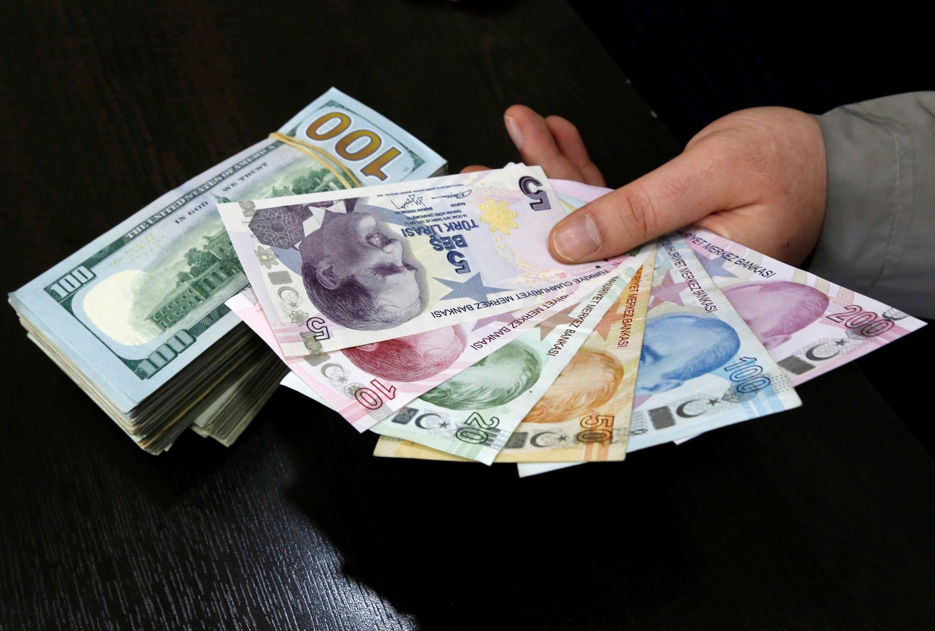Türkiyədə 1 dollar 18 lirəyə çatdı - Azərbaycan manatı isə... Türkiyədə 1 dollar 18 lirəyə çatdı - Azərbaycan manatı isə...