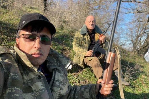 Silahla fotosu yayılan nazirlik əməkdaşı işdən çıxarıldı - RƏSMİ AÇIQLAMA 