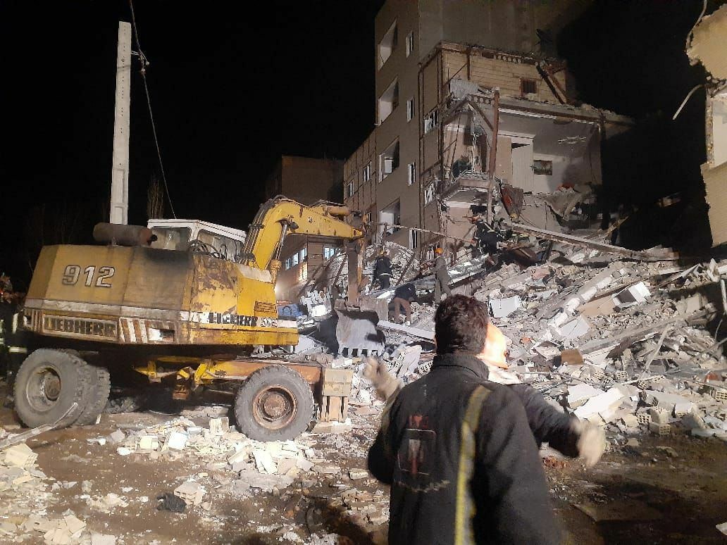 Təbrizdə bina çökdü: Dağıntılar altından 12 nəfər çıxarıldı - FOTO/VİDEO