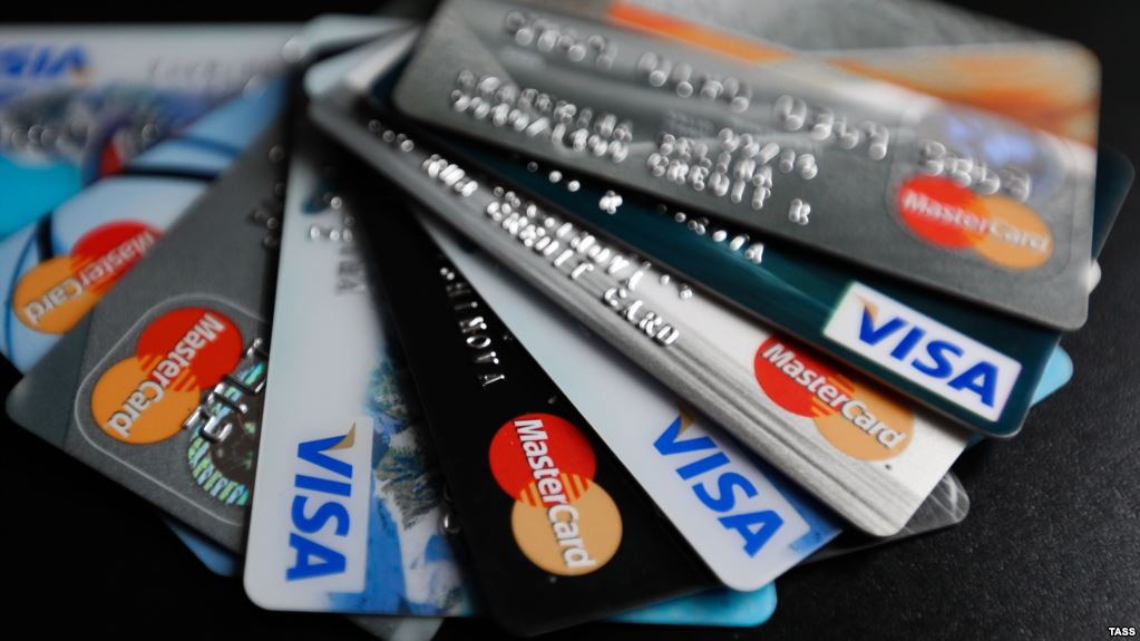 Bank kartlarında SOYĞUNÇULUQ – Beynəlxalq və Kapital Bank necə qazanır?