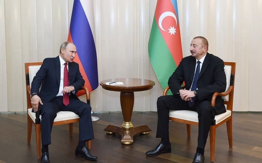 Putin İlham Əliyevi Yeni il münasibətilə təbrik etdi