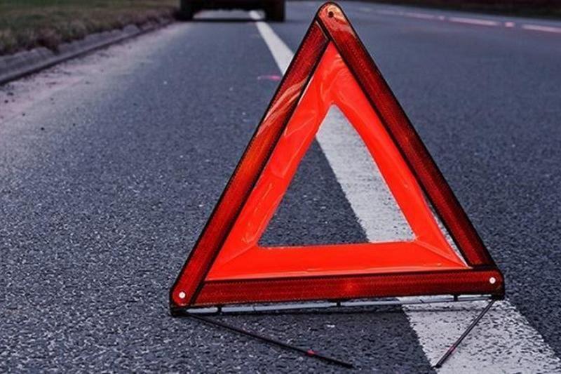 Ağstafada avtomobil divara çırpıldı - Mühərriki yandı