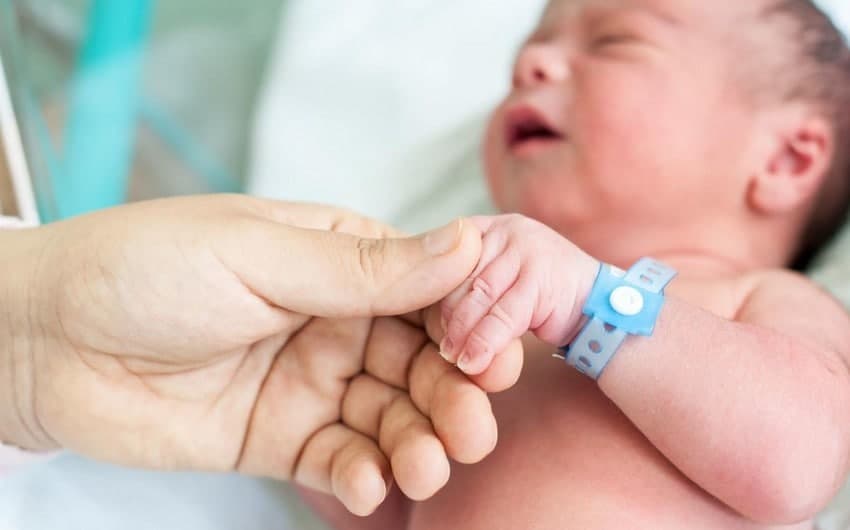 Yeni ilin ilk körpəsi Gəncədə dünyaya gəldi