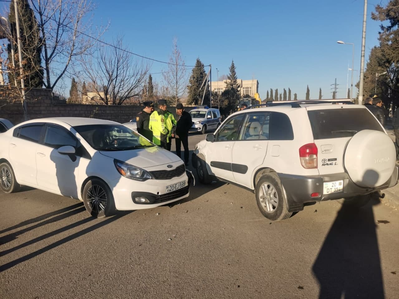 Gəncədə iki avtomobil toqquşdu - FOTO