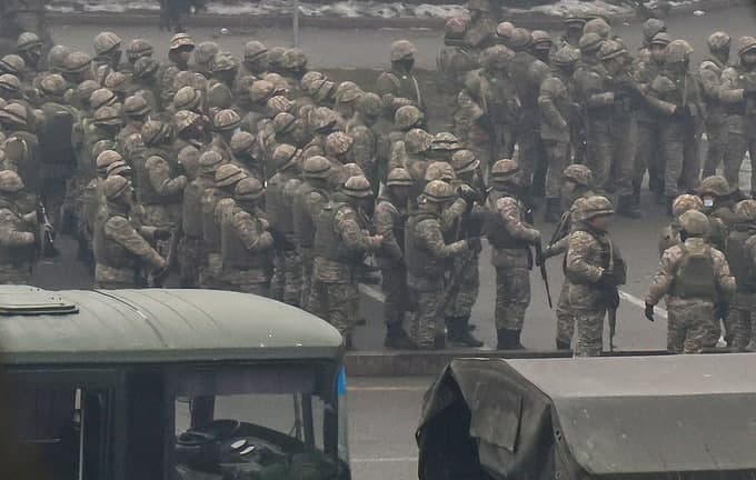 Almatıda öldürülən 13 polisdən ikisinin başı kəsilib - YENİLƏNİB - VİDEO
