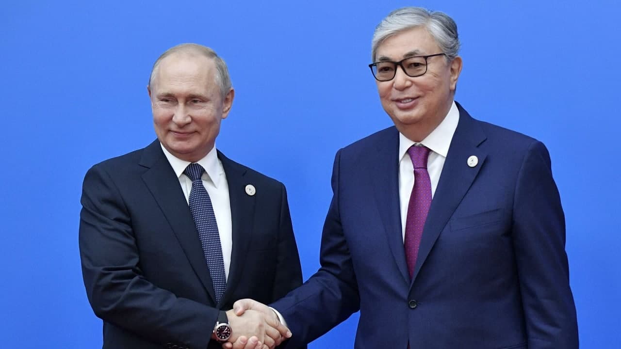 Putin Qazaxıstan prezidentinin adını unutdu: “Kemel Jomartoviç...” – VİDEO