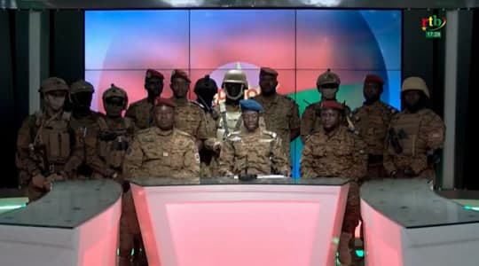 Afrika ölkəsində hərbi çeviriliş - Prezident istefa verdi - VİDEO