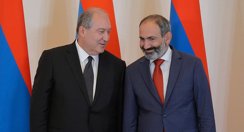 Paşinyana qarşı daha bir İTTİHAM: Ermənistan prezidentinin ikili vətəndaşlığını gizlədib