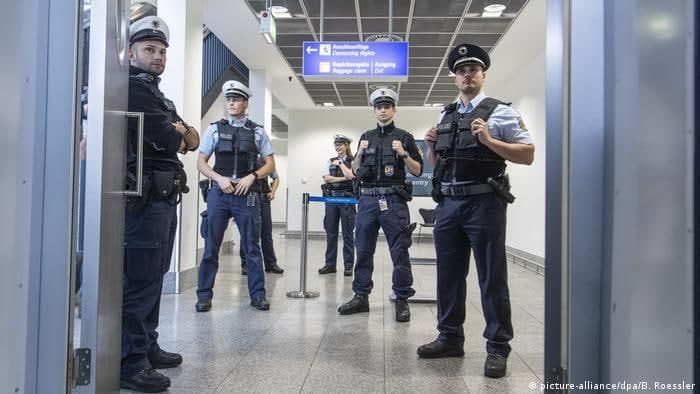 Alman polisindən Rusiya və Ukraynadan olan 32 dənizçiyə qarşı ƏMƏLİYYAT