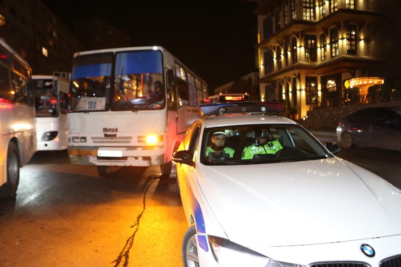 Bakıda sərnişin avtobusu ilə 