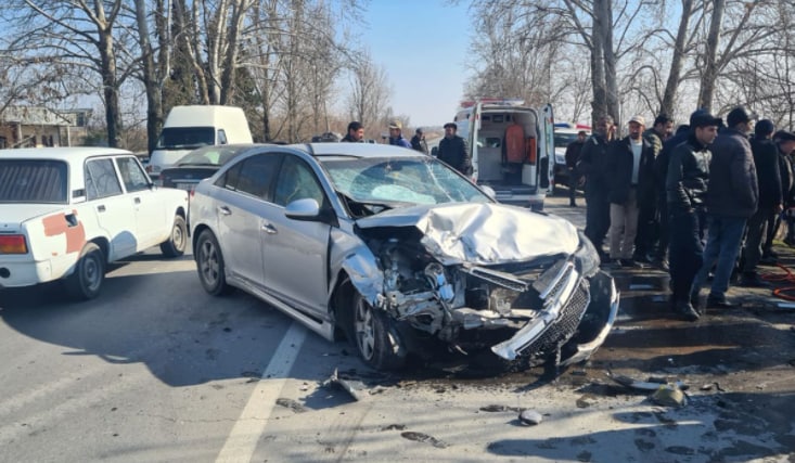 Ağdaş rayonunda ağır qəza: 1 ölü, 3 yaralı var - FOTO