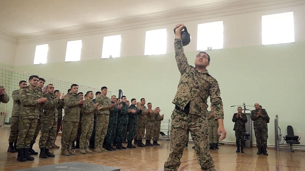 Hərbi qulluqçular arasında daşqaldırma birinciliyi keçirildi - FOTO/VİDEO