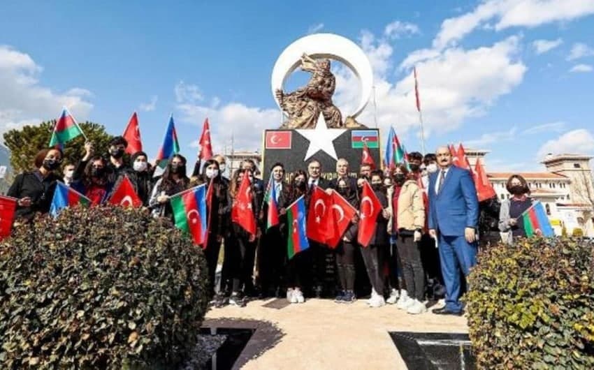 Azərbaycanın Türkiyədəki səfiri Xocalı abidəsini ziyarət etdi - FOTO